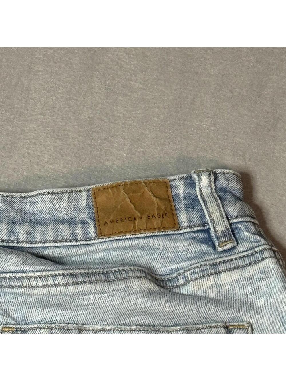 American Eagle Strigid Mom Jeans Womens Size 2 Light Wash Distressed Hem - Picture 13 of 14